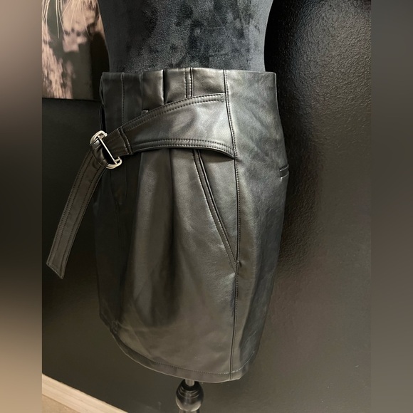 🖤🖤EXPRESS FAUX LEATHER BELTED SKIRT🖤SZ S🖤NWT - Picture 8 of 16